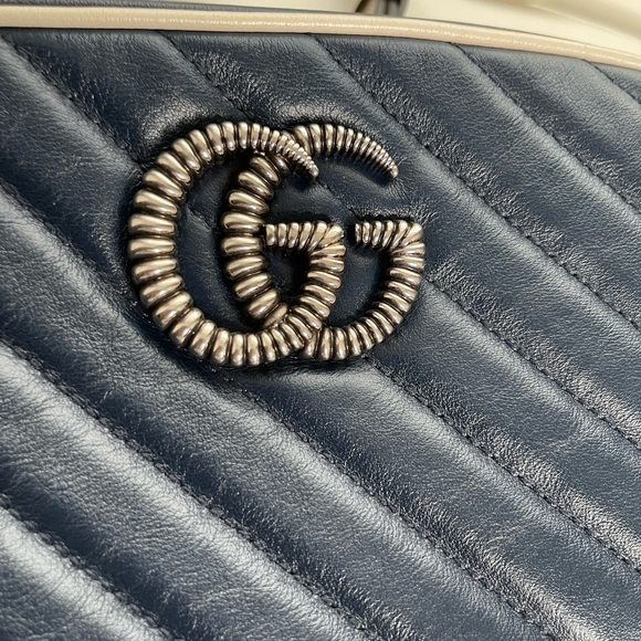 Gucci Mormont calfskin Matelasse Diagonal  Navy Blue Camera bag. Authentic. - Picture 9 of 14